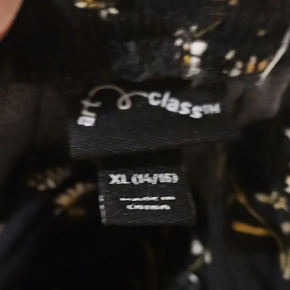 Art Class Black and White Patterned Garment - Picture 2 of 2